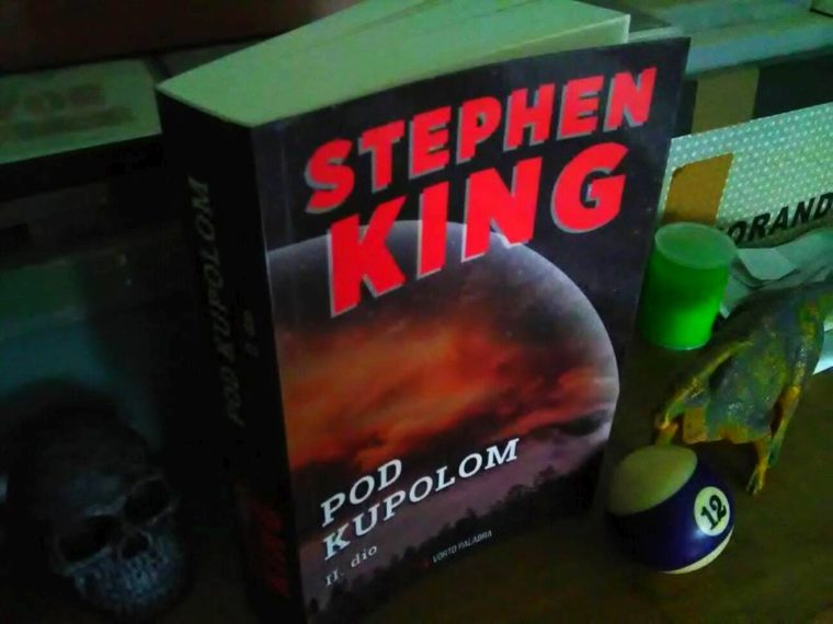 Recenzija: Stephen Kingov roman Pod kupolom