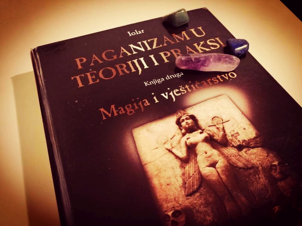 „Paganizam u teoriji i praksi“ – recenzija prvog modernog hrvatskog magijskog priručnika